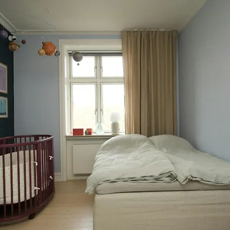 Bright With Three Balconies On Norrebro 아파트