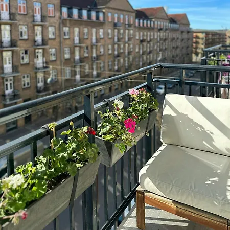 Bright With Three Balconies On Norrebro