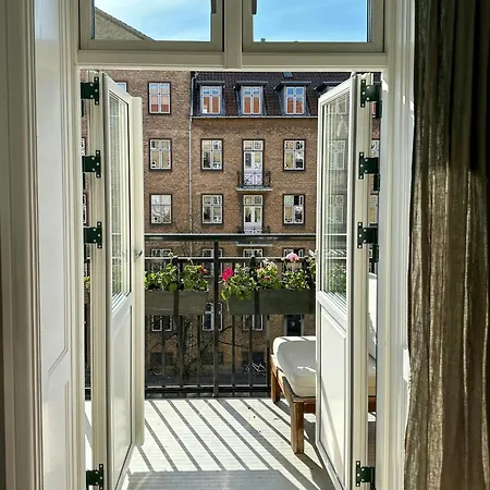 Bright With Three Balconies On Norrebro Kopenhag